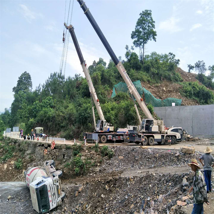 中站汽车掉沟里叫吊车救援要多少钱