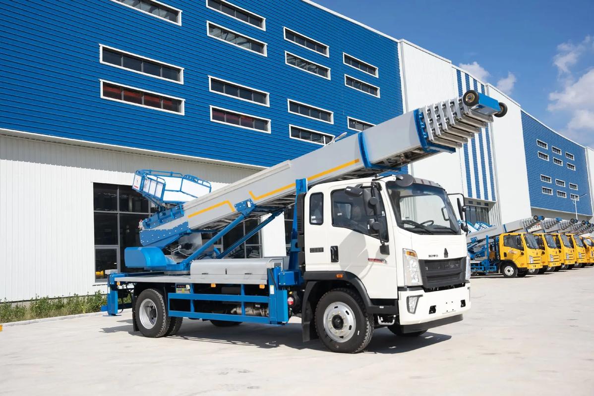 中站出租云梯车高空作业车 建筑垃圾搬运